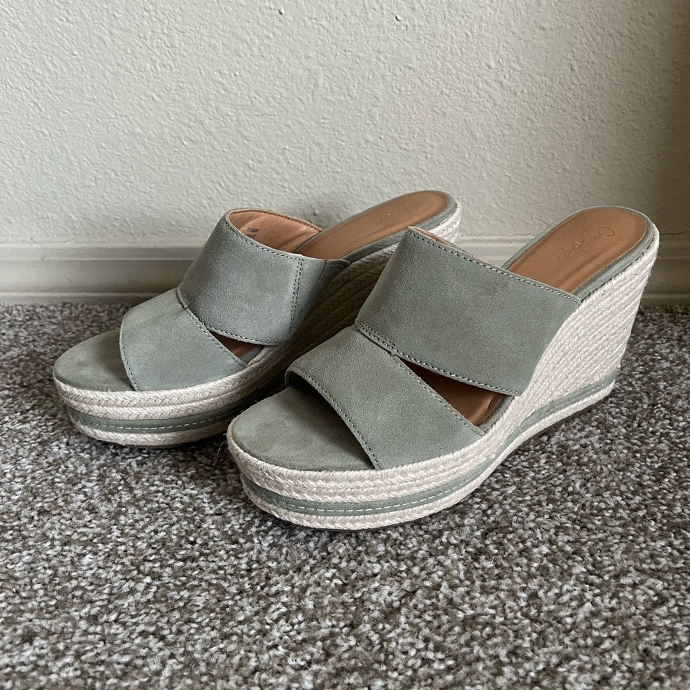 Crown Vintage Wedges